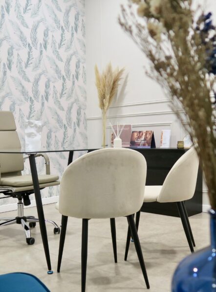 Imagen Recepción moderna y elegante de Clínica Roma, tu clínica estética en Málaga