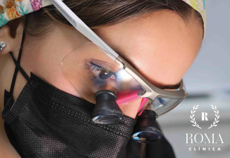 Las manos de los mejores profesionales en procedimiento de blefaroplastia en Málaga Las manos de los mejores profesionales en procedimiento de blefaroplastia en Málaga
