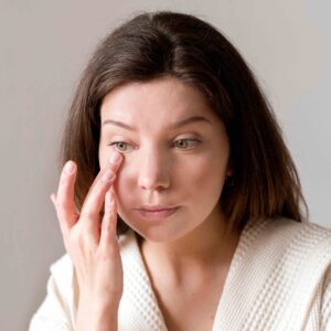 Disminuye los signos del cansancio y la edad con nuestro procedimiento de relleno de ojeras